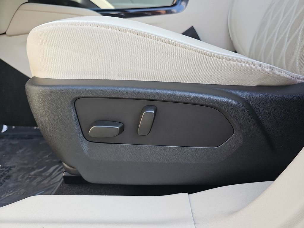 Used 2023 Buick Envision Avenir image 28