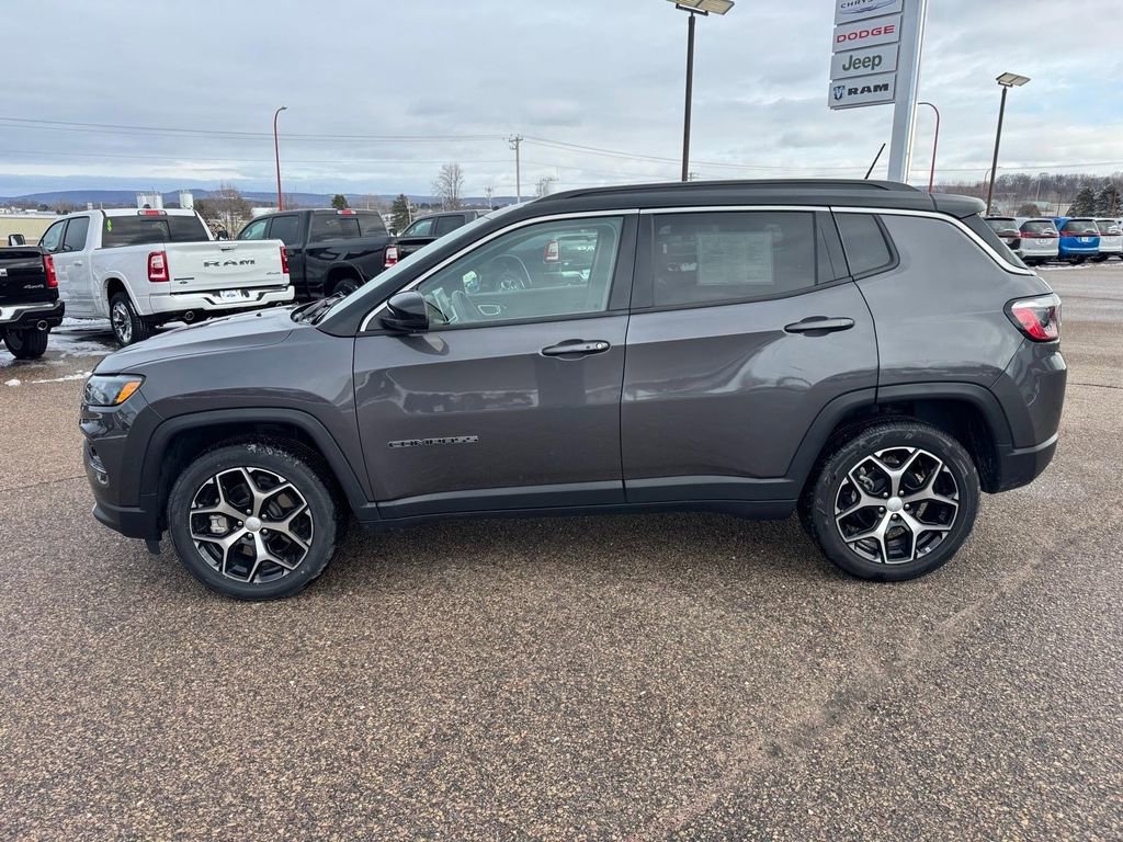 Used 2024 Jeep Compass Limited AWD/4WD image 2