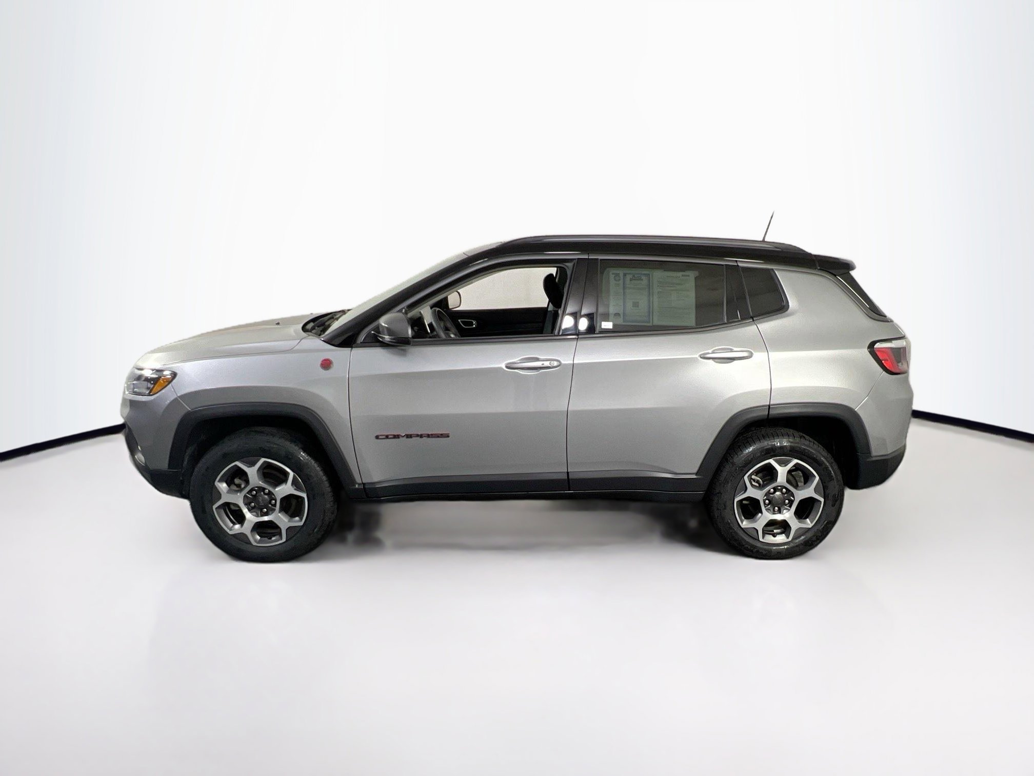Used 2022 Jeep Compass Trailhawk w/ Sun and Sound Group image 8