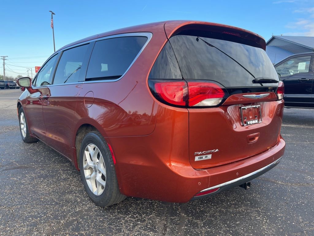 Used 2018 Chrysler Pacifica Touring Plus w/ Tire & Wheel Group image 4