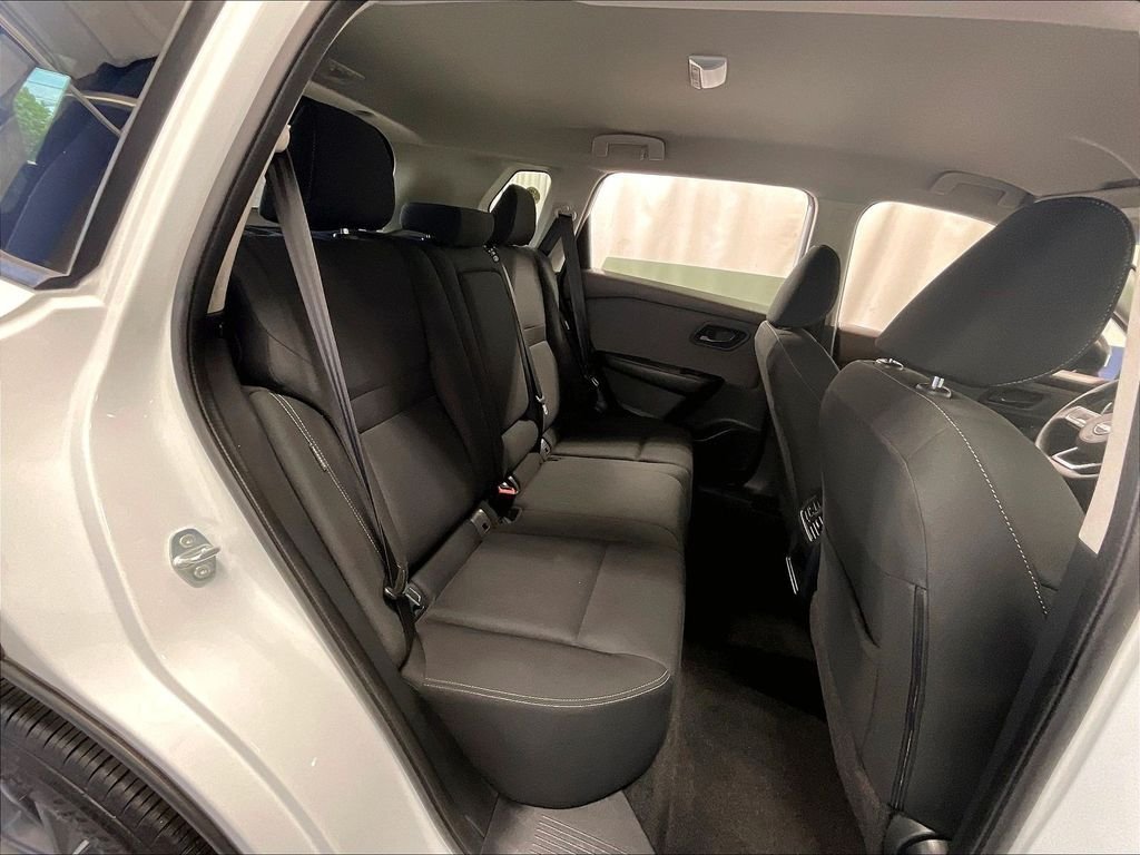 Used 2023 Nissan Rogue S AWD/4WD image 16