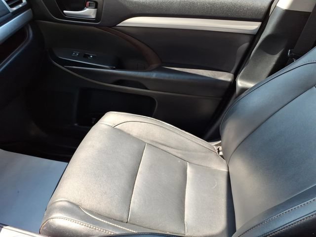 Used 2017 Toyota Highlander XLE w/ Protection Package #3 AWD/4WD image 17