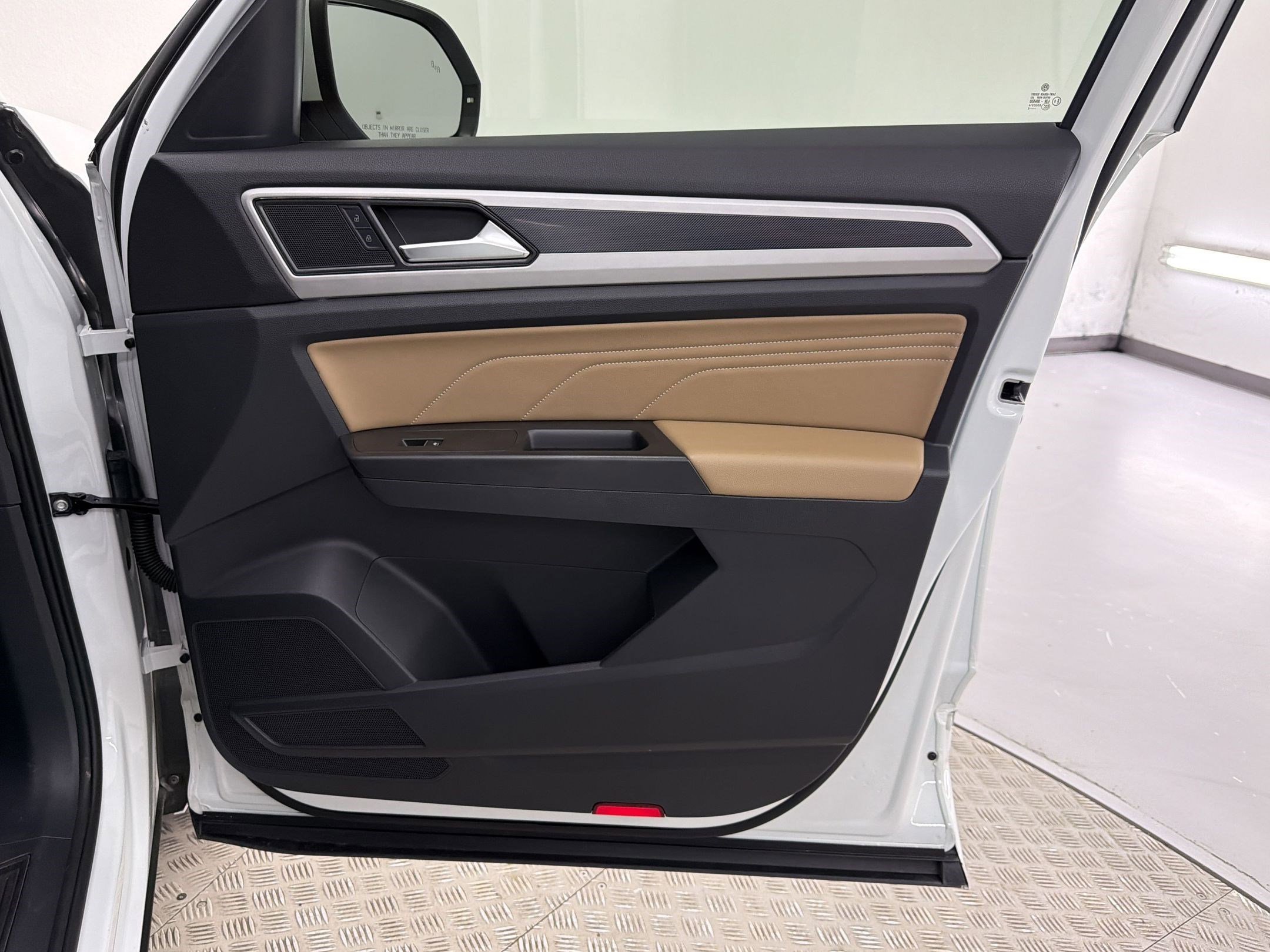 Used 2022 Volkswagen Atlas Cross Sport SEL R-Line image 36