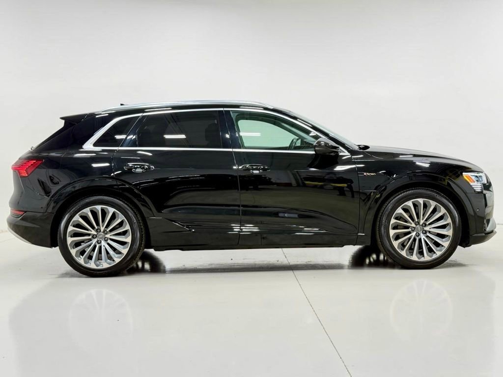 Used 2019 Audi e-tron Prestige w/ Prestige Package AWD/4WD image 12