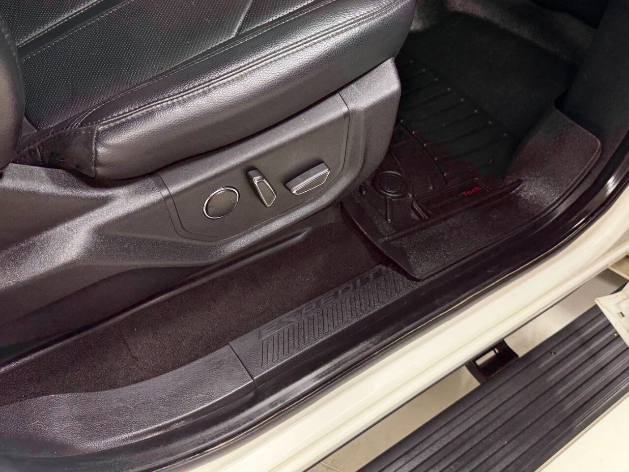 Used 2019 Ford Expedition Limited w/ Equipment Group 302A RWD image 46