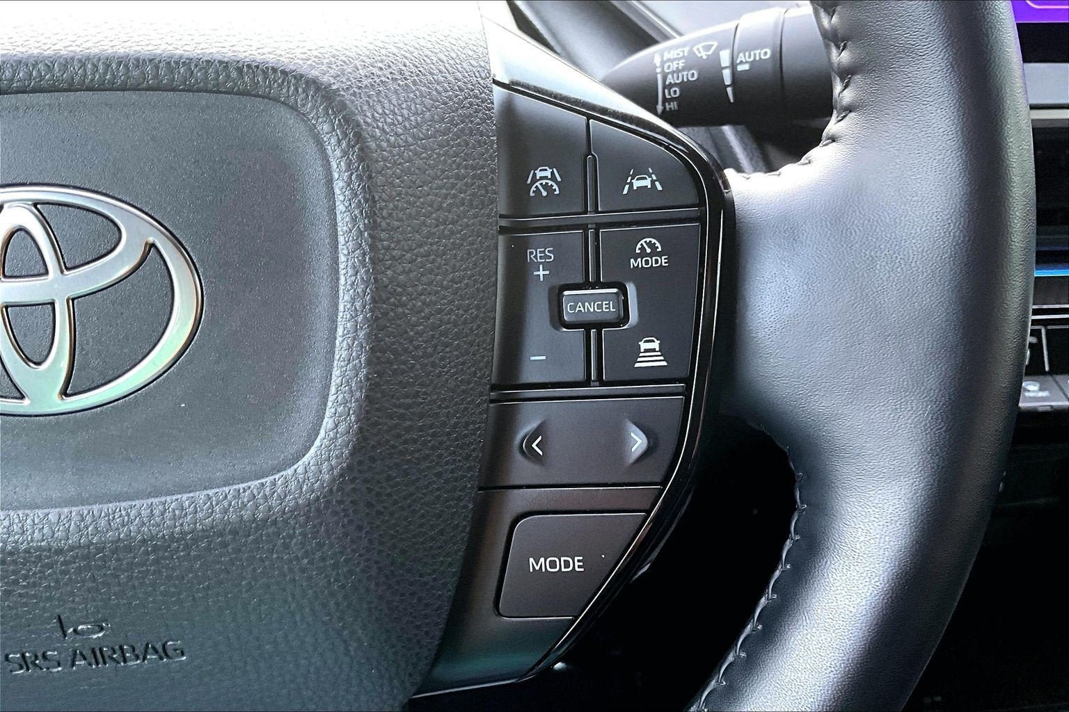 Used 2025 Toyota Prius XLE FWD image 18