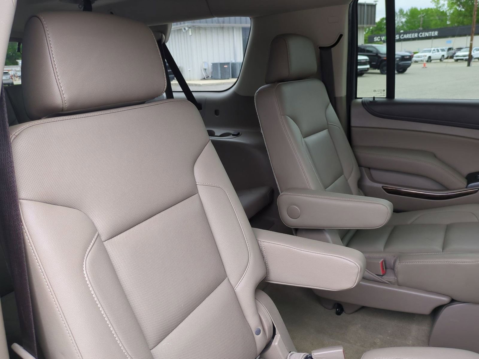 Used 2017 GMC Yukon XL SLT w/ Open Road Package image 28