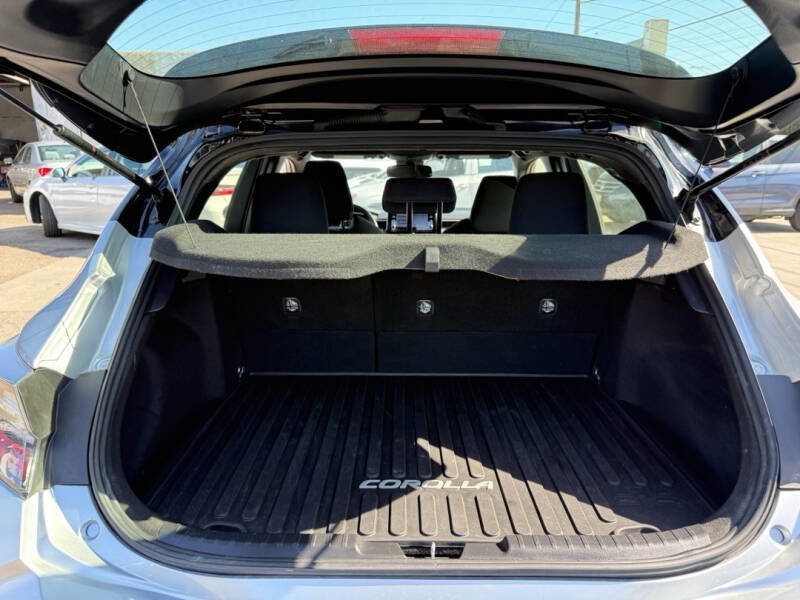 Used 2022 Toyota Corolla Hatchback image 14