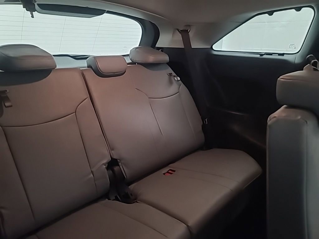 Used 2026 Toyota Sienna XLE image 19