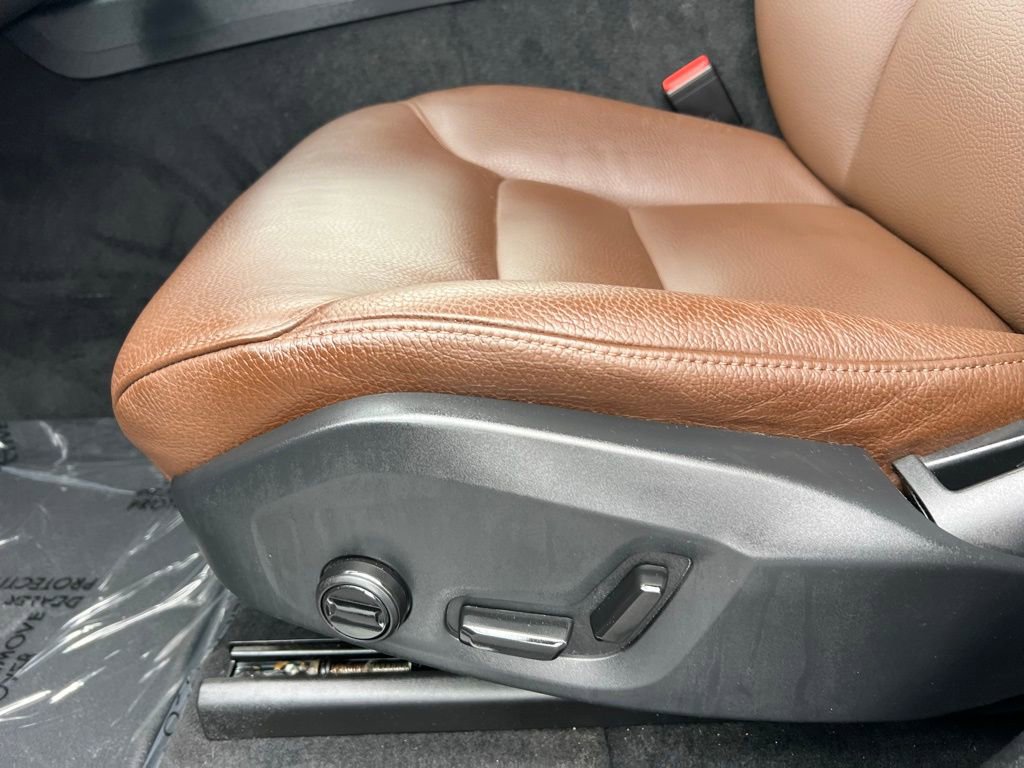 Used 2023 Volvo XC60 B5 Plus image 14