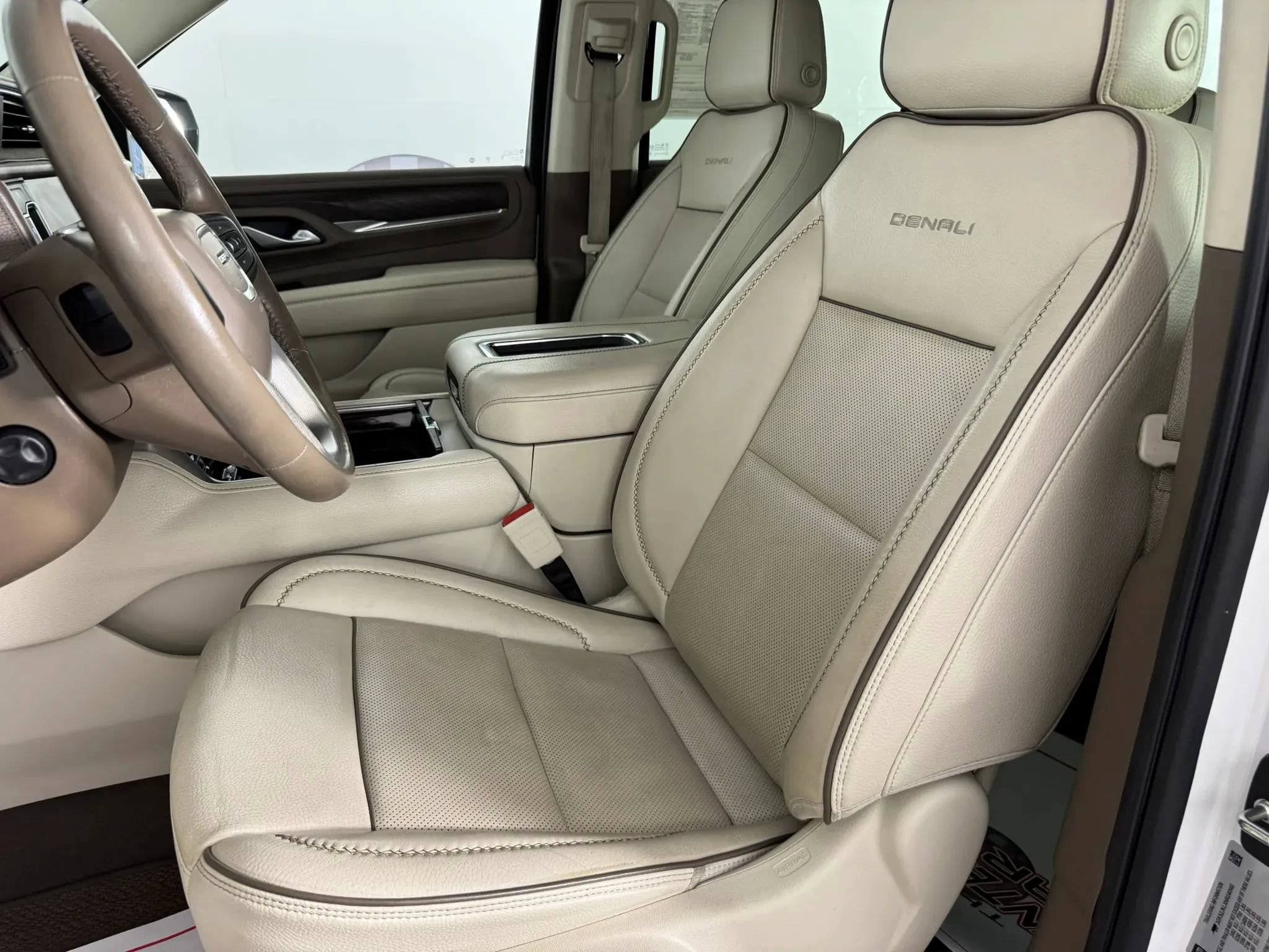Used 2022 GMC Yukon XL Denali AWD/4WD image 35