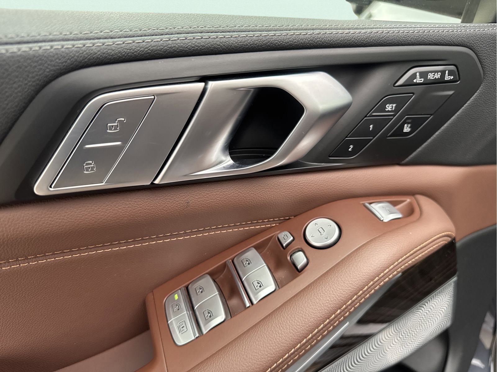 Used 2020 BMW X7 xDrive50i w/ Cold Weather Package image 23