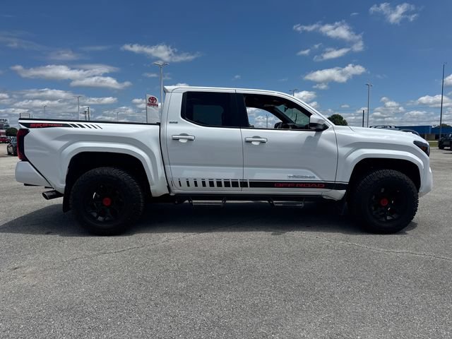 Used 2025 Toyota Tacoma SR5 AWD/4WD image 7