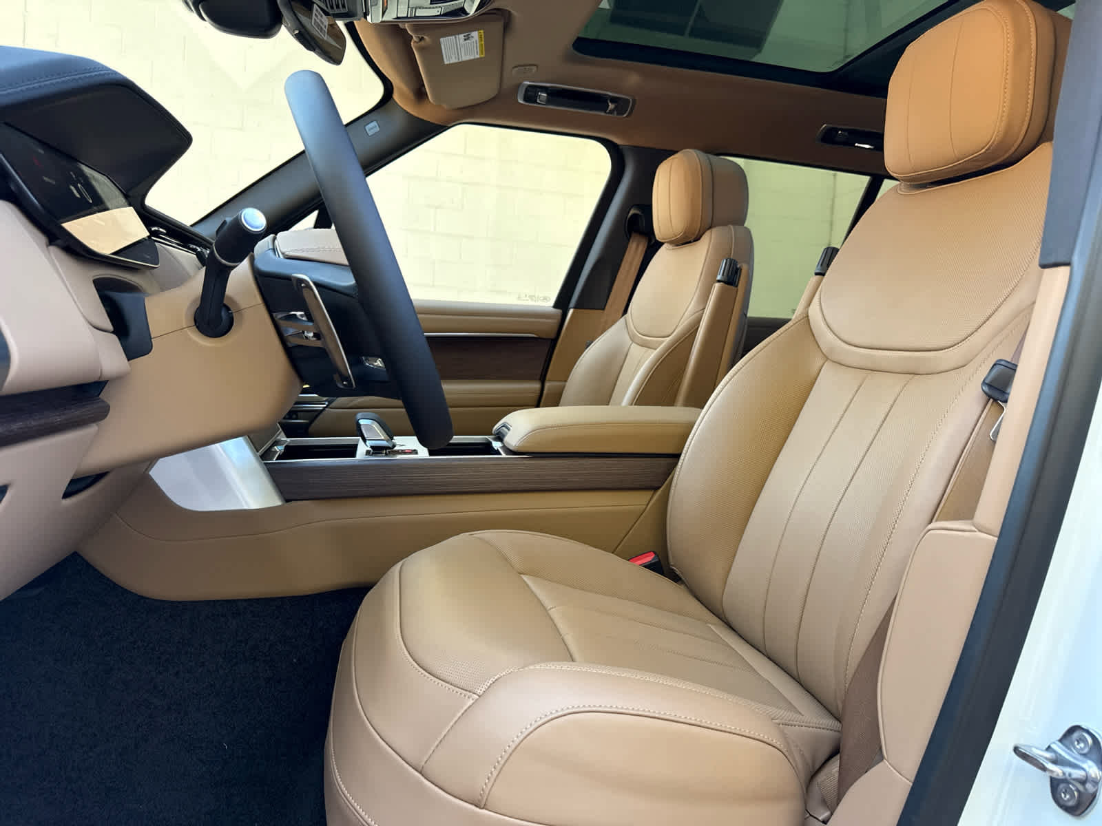 New 2025 Land Rover Range Rover SE image 13