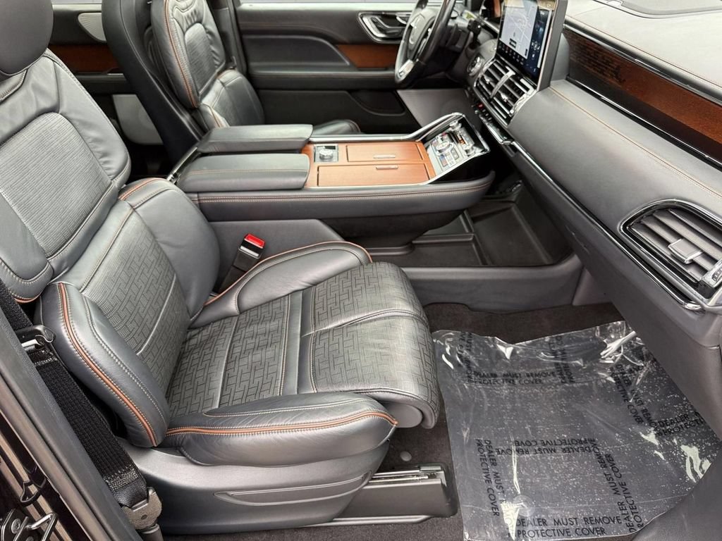 Certified 2024 Lincoln Navigator Black Label AWD/4WD image 32