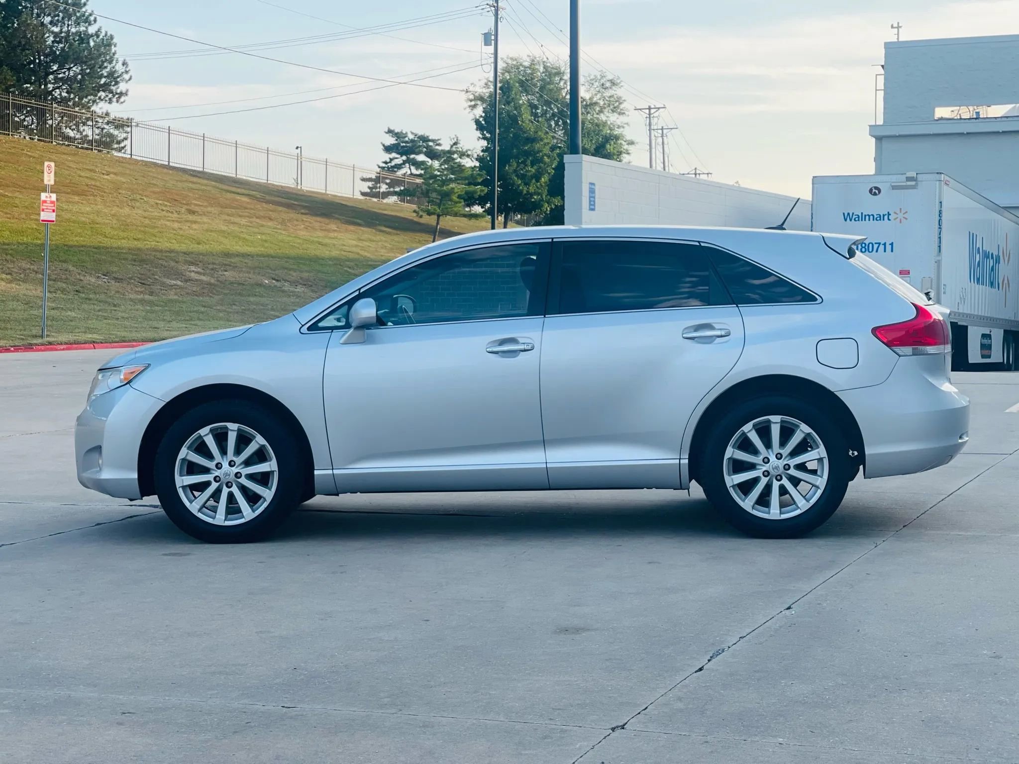Used 2011 Toyota Venza AWD w/ Convenience Pkg image 4
