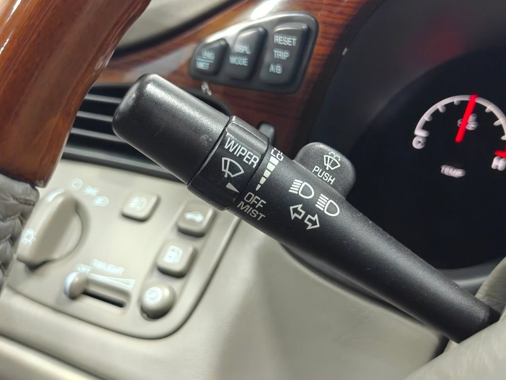 Used 2003 Cadillac De Ville DTS w/ Premium Luxury Package FWD image 11
