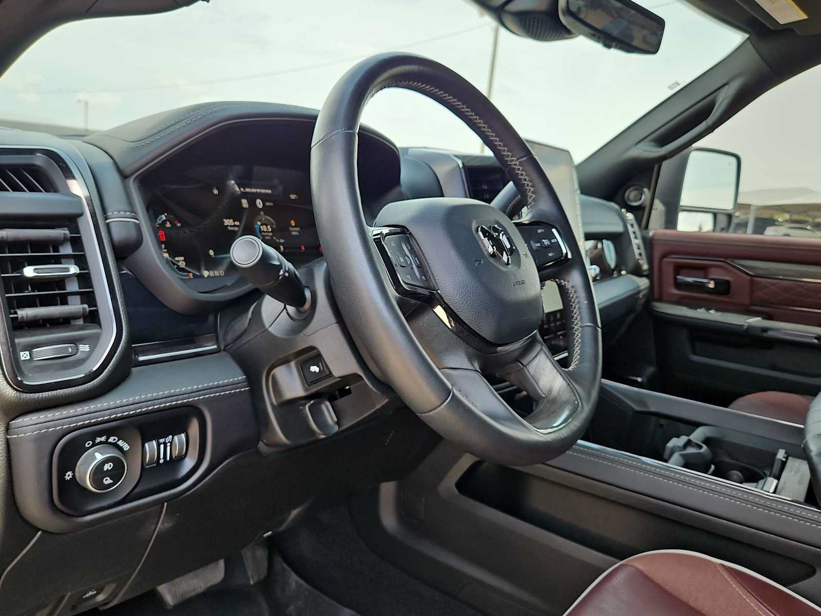 Used 2025 RAM 2500 Limited AWD/4WD image 10