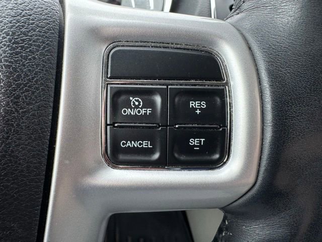 Used 2015 Chrysler Town & Country Touring-L w/ Driver Convenience Group FWD image 15