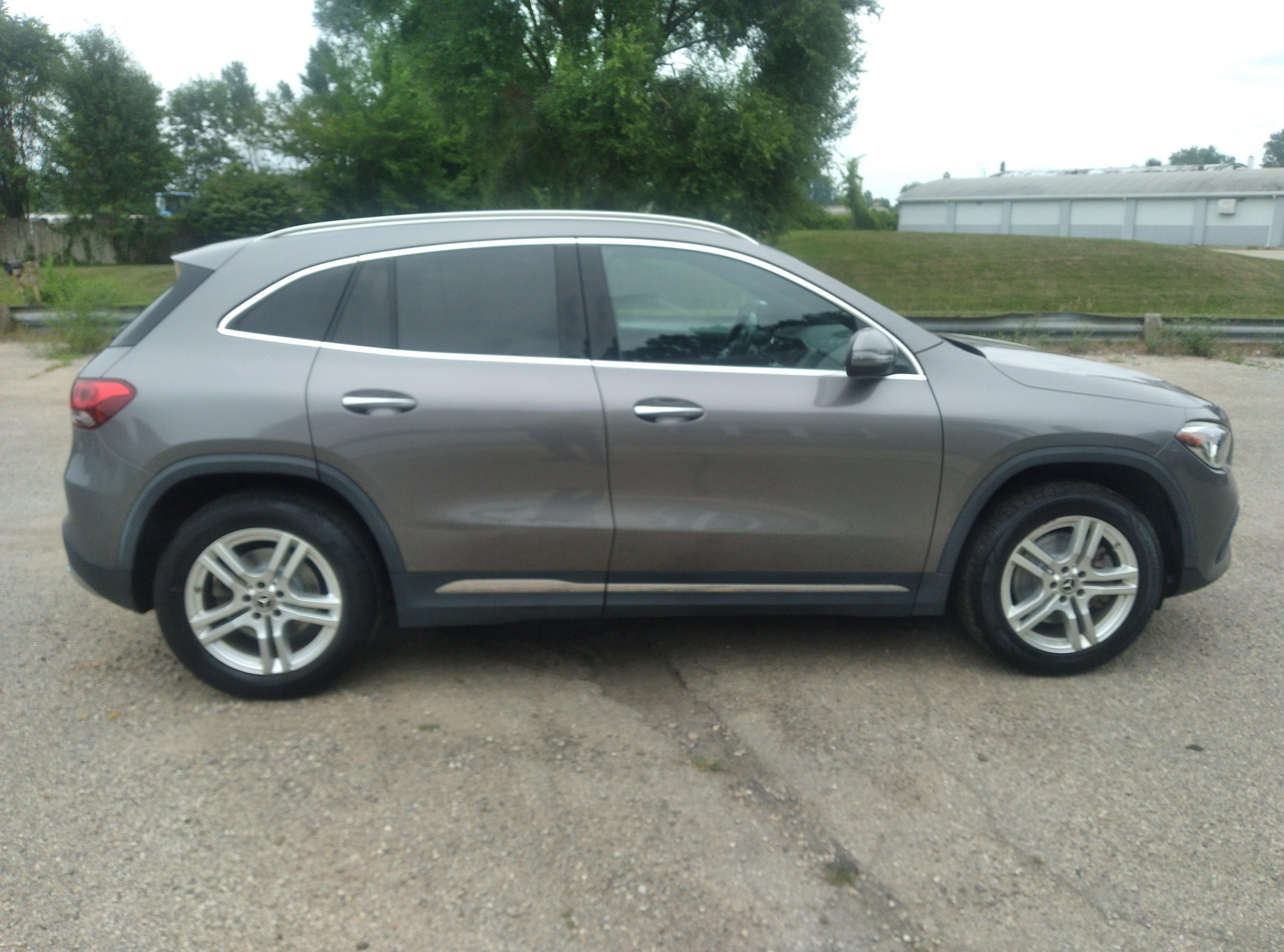 Used 2023 Mercedes-Benz GLA 250 4MATIC w/ Premium Package image 2