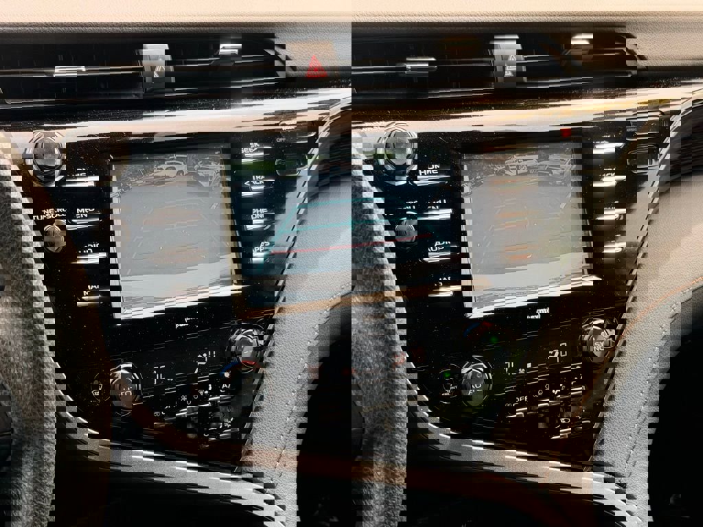 Used 2020 Toyota Camry LE FWD image 30