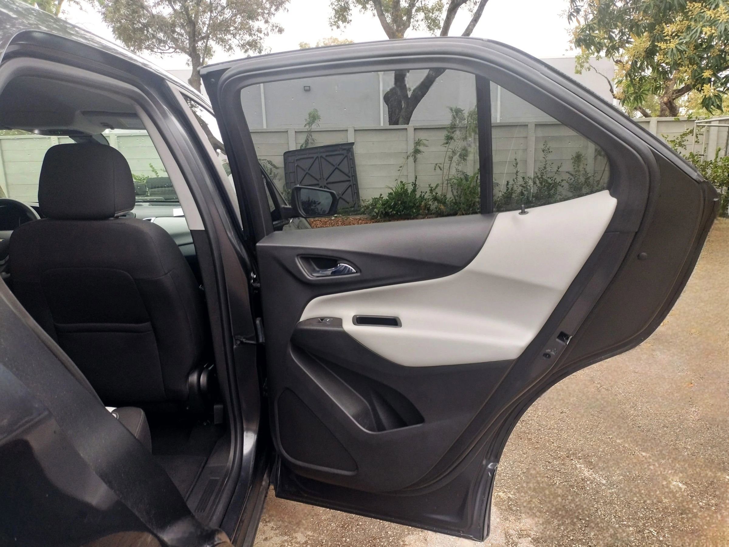 Used 2022 Chevrolet Equinox LS FWD image 22