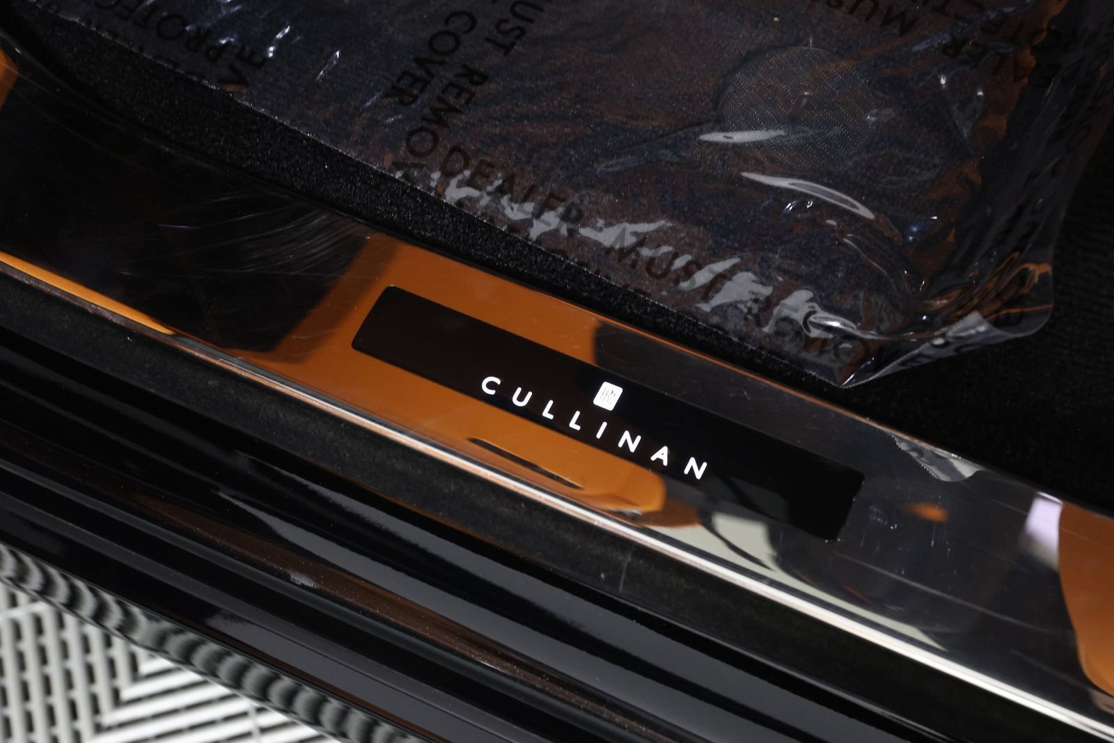 Certified 2025 Rolls-Royce Cullinan AWD/4WD image 33