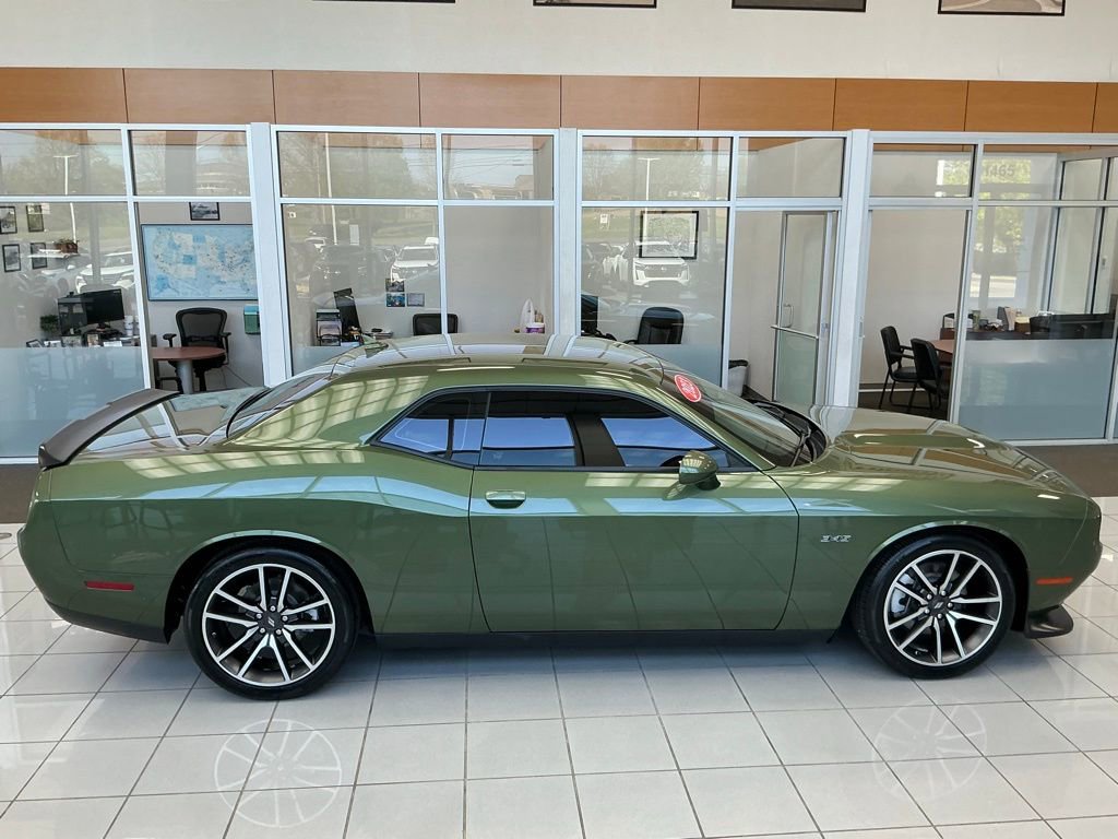 Used 2023 Dodge Challenger R/T w/ Plus Package image 21