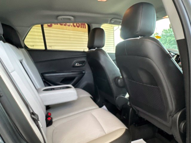 Used 2022 Chevrolet Trax LT w/ LT Convenience Package AWD/4WD image 5