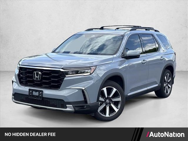 Used 2025 Honda Pilot Touring image 1