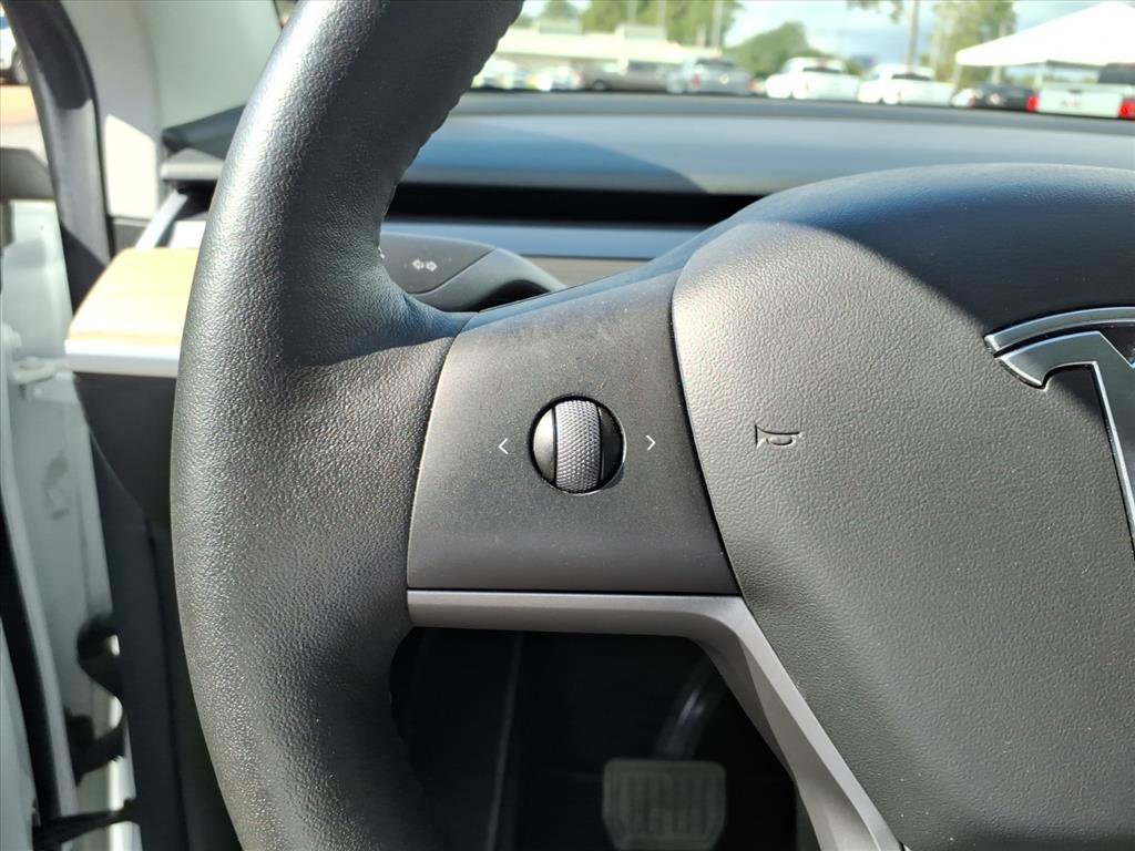 Used 2021 Tesla Model Y Long Range image 11