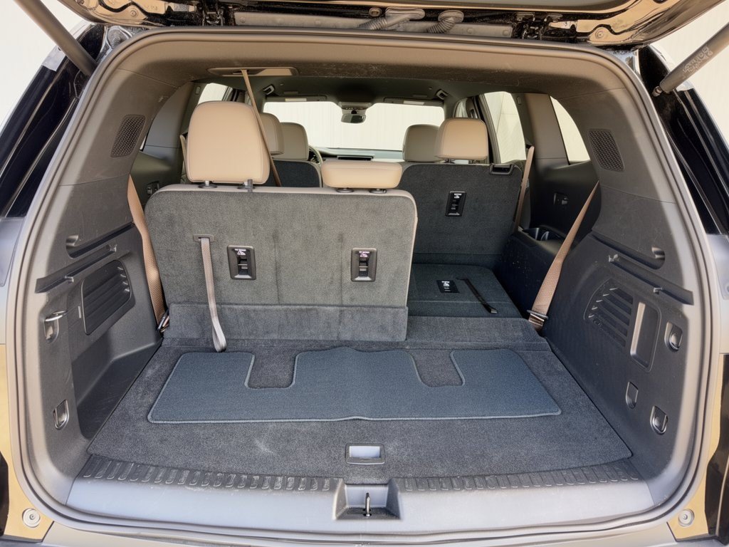 Certified 2026 GMC Acadia Elevation w/ Elevation Premium Package FWD image 28