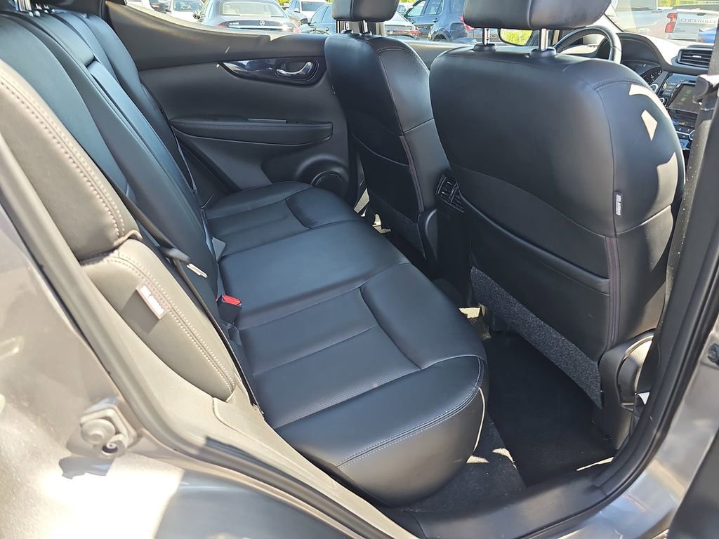 Used 2021 Nissan Rogue Sport SL FWD image 15