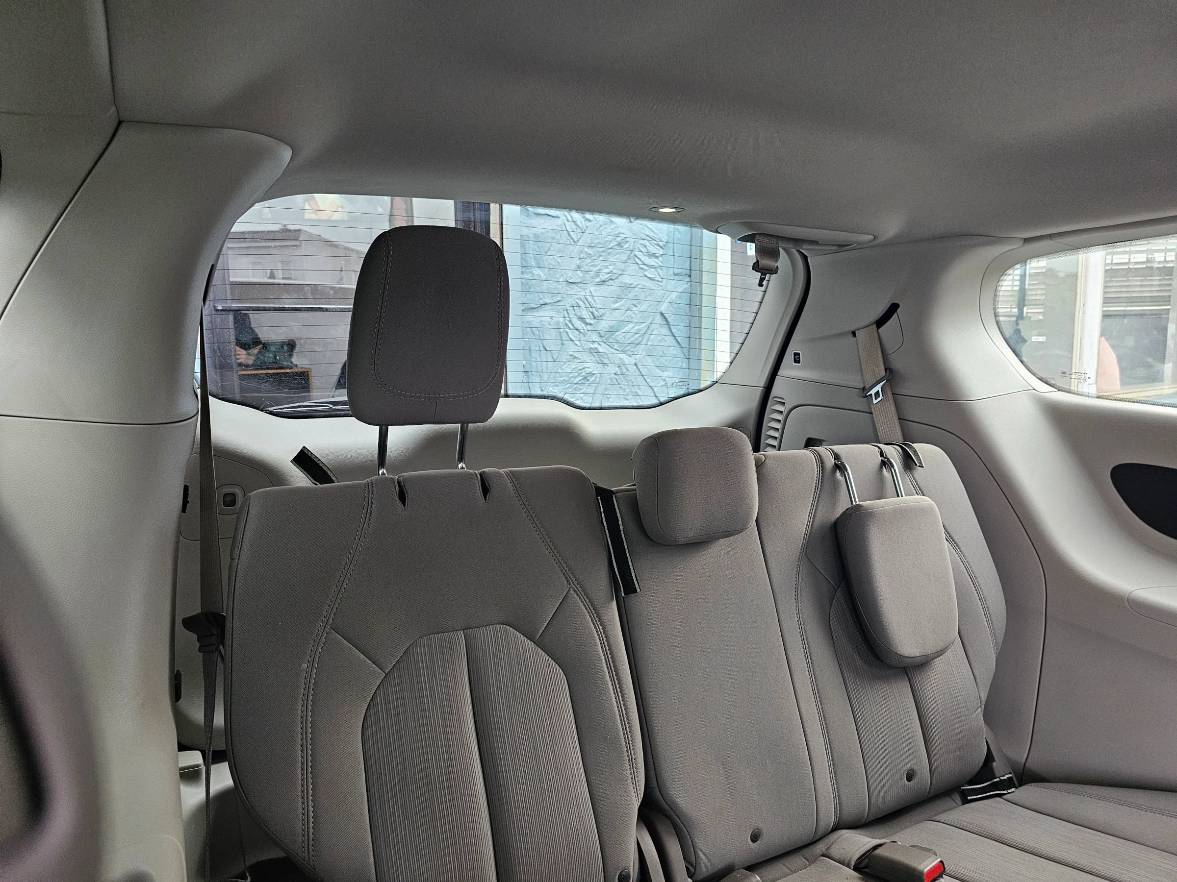 Used 2020 Chrysler Pacifica Touring w/ Advanced Safetytec Group FWD image 14
