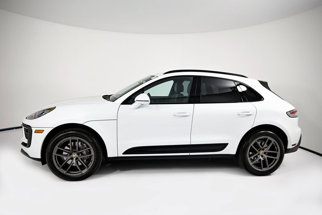 Certified 2025 Porsche Macan image 2