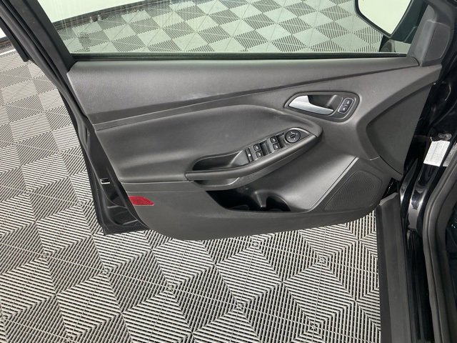 Used 2018 Ford Focus SEL w/ Cold Weather Package image 8