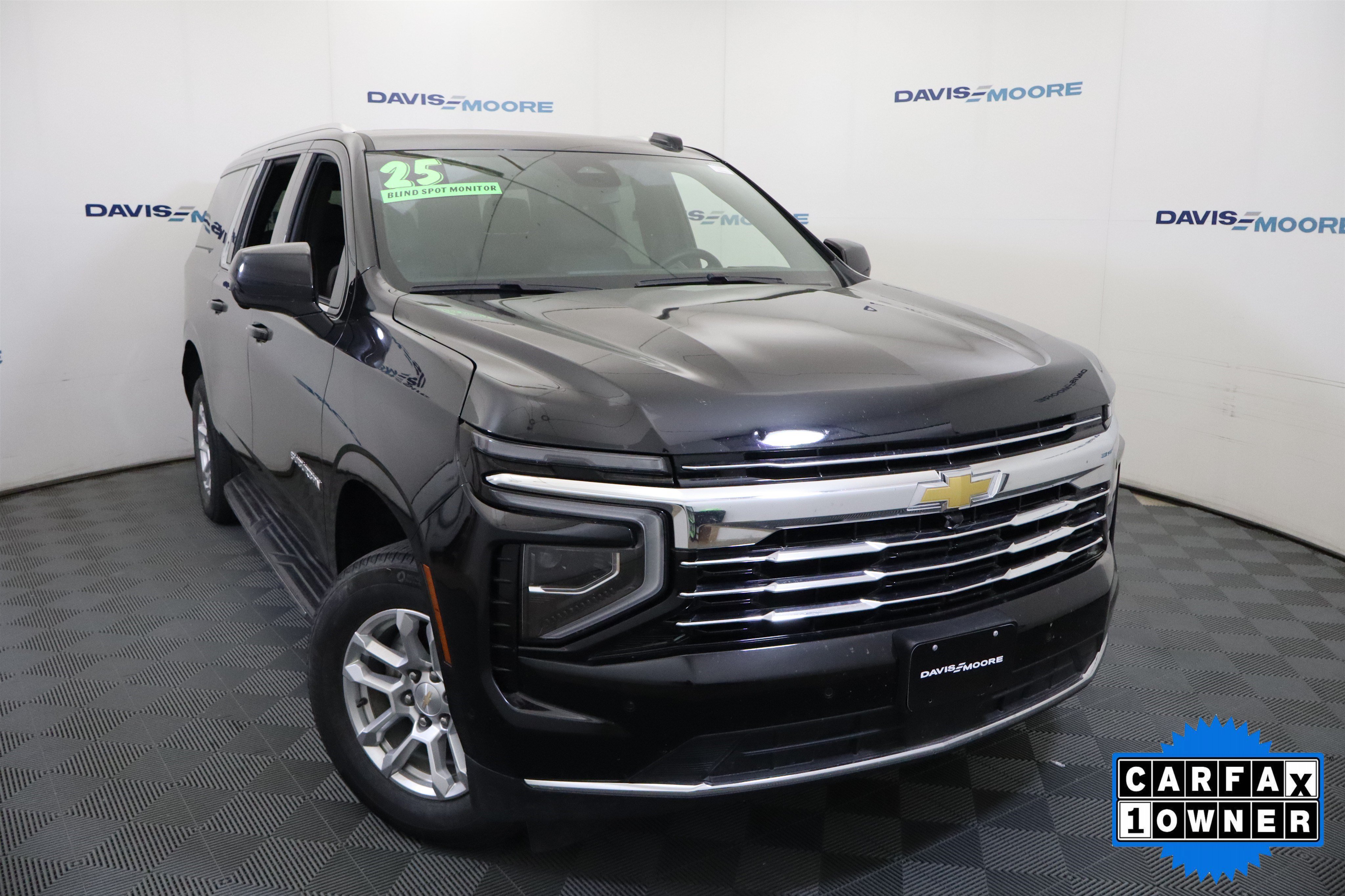 Used 2025 Chevrolet Suburban LT AWD/4WD image 2