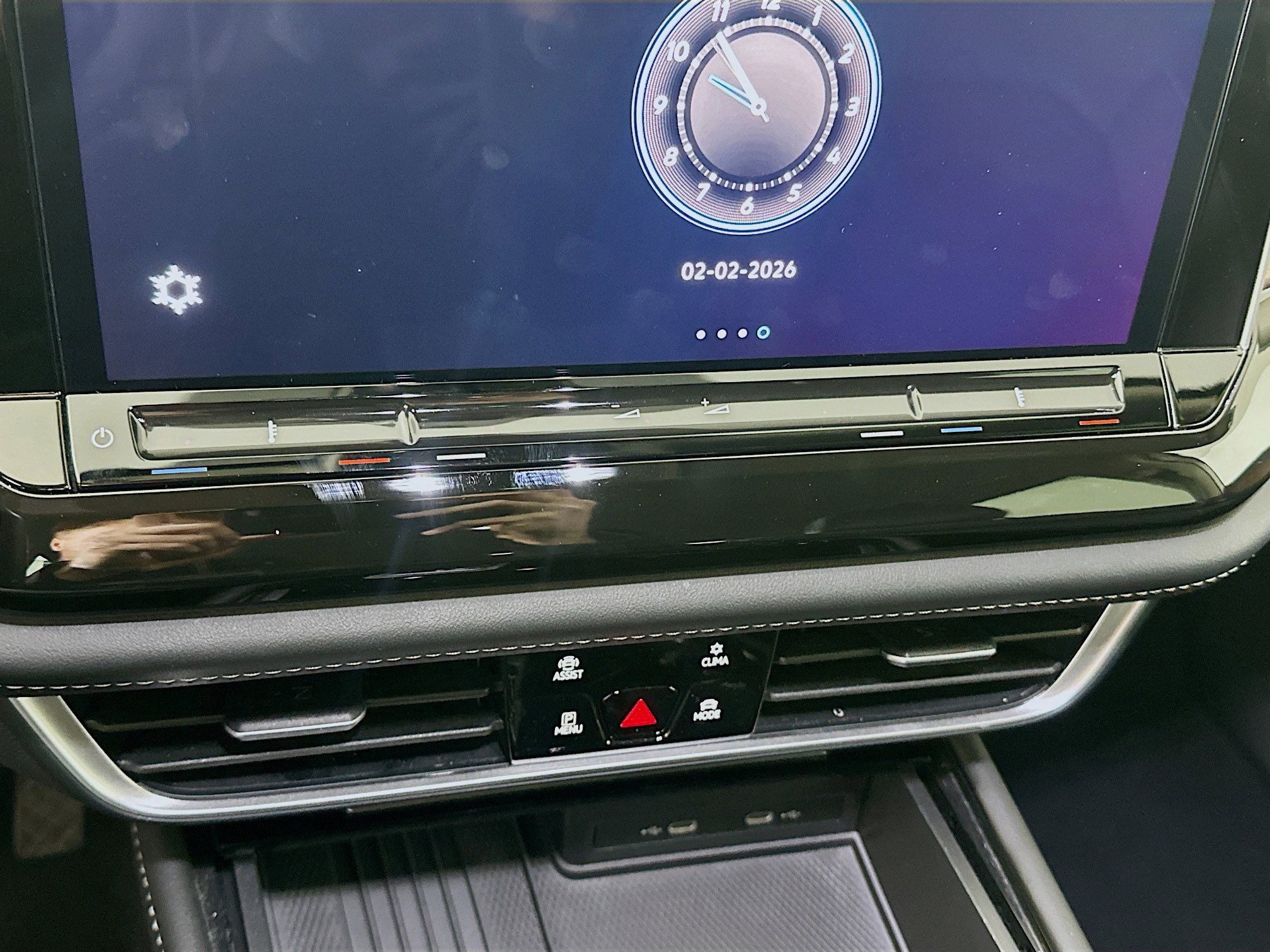 Used 2025 Volkswagen Atlas SE image 24