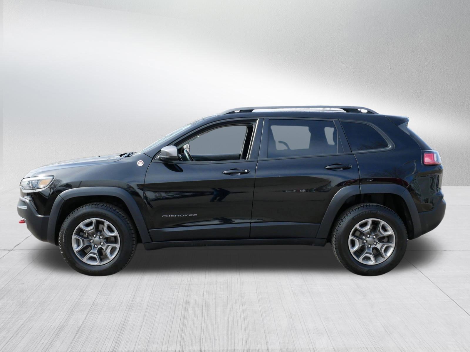 Used 2019 Jeep Cherokee Trailhawk w/ Cold Weather Group image 4