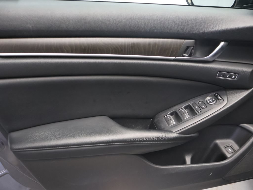Used 2018 Honda Accord Touring image 15