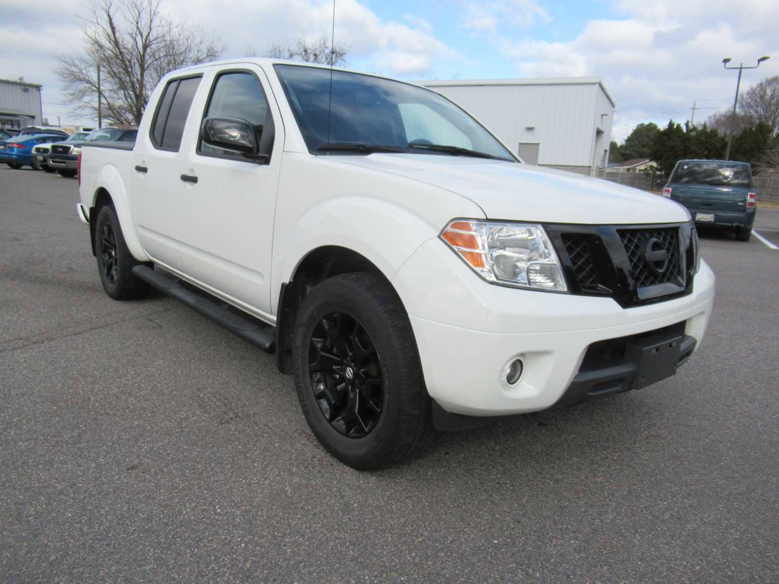 Used 2021 Nissan Frontier SV image 3