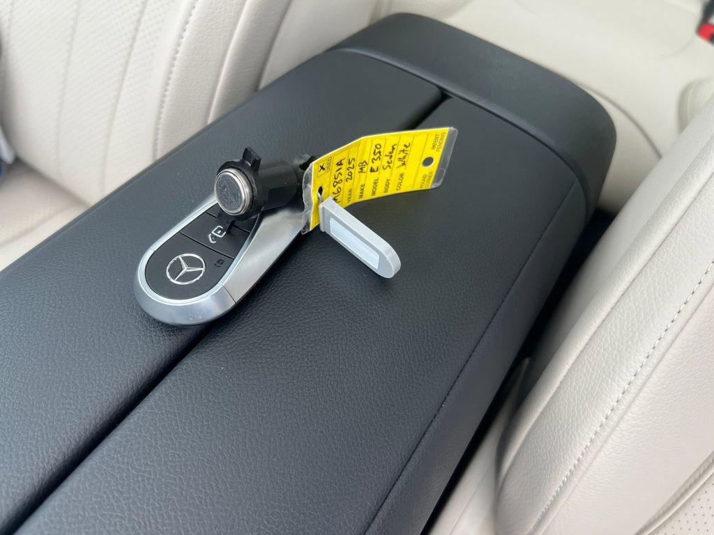 Used 2025 Mercedes-Benz E 350 4MATIC Sedan image 26