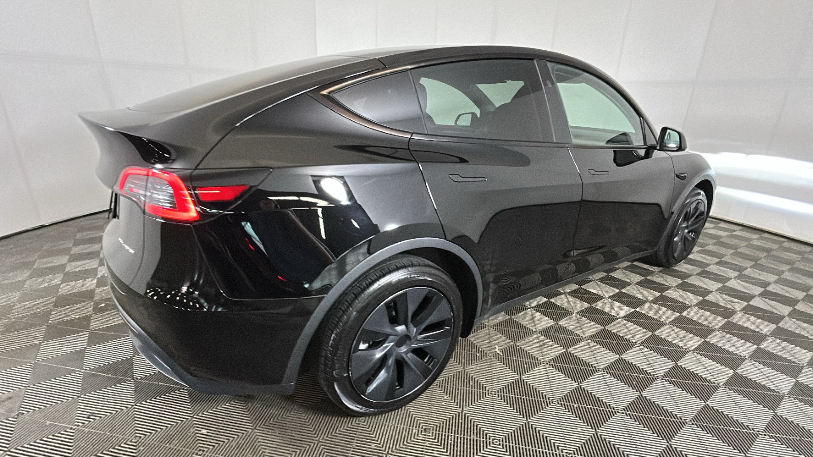 Used 2024 Tesla Model Y Long Range AWD/4WD video 2