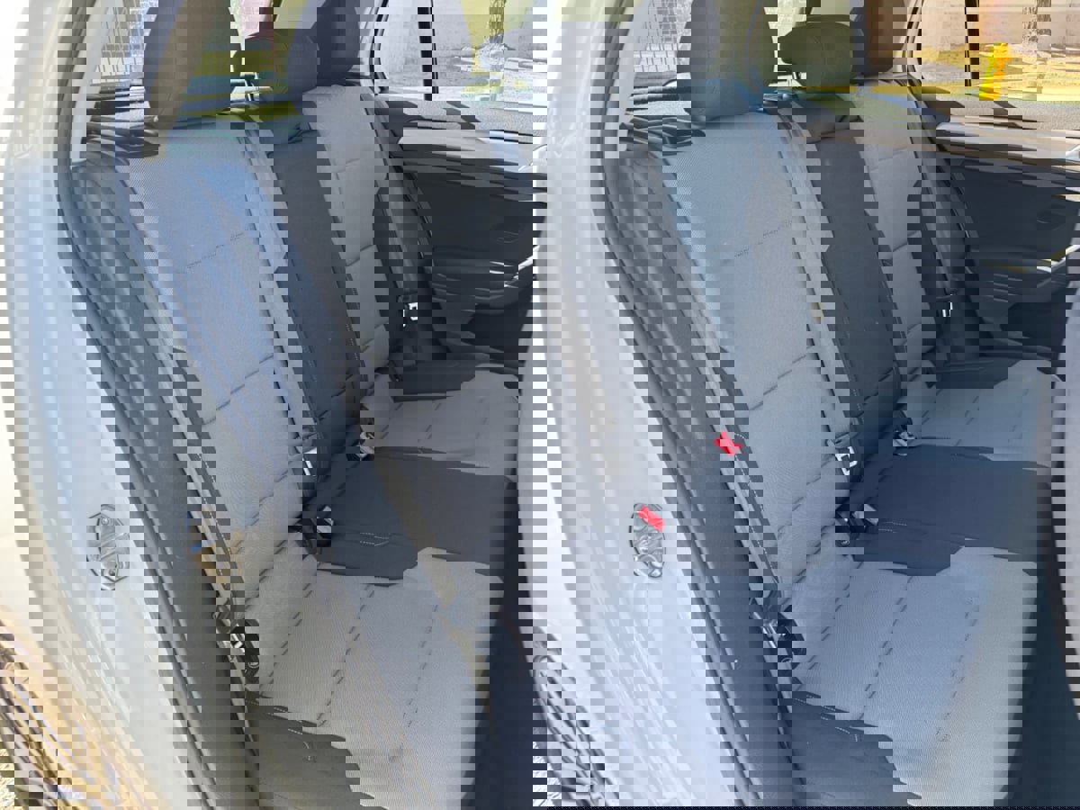 Used 2016 Volkswagen e-Golf SE w/ DC Fast Charging Package image 18