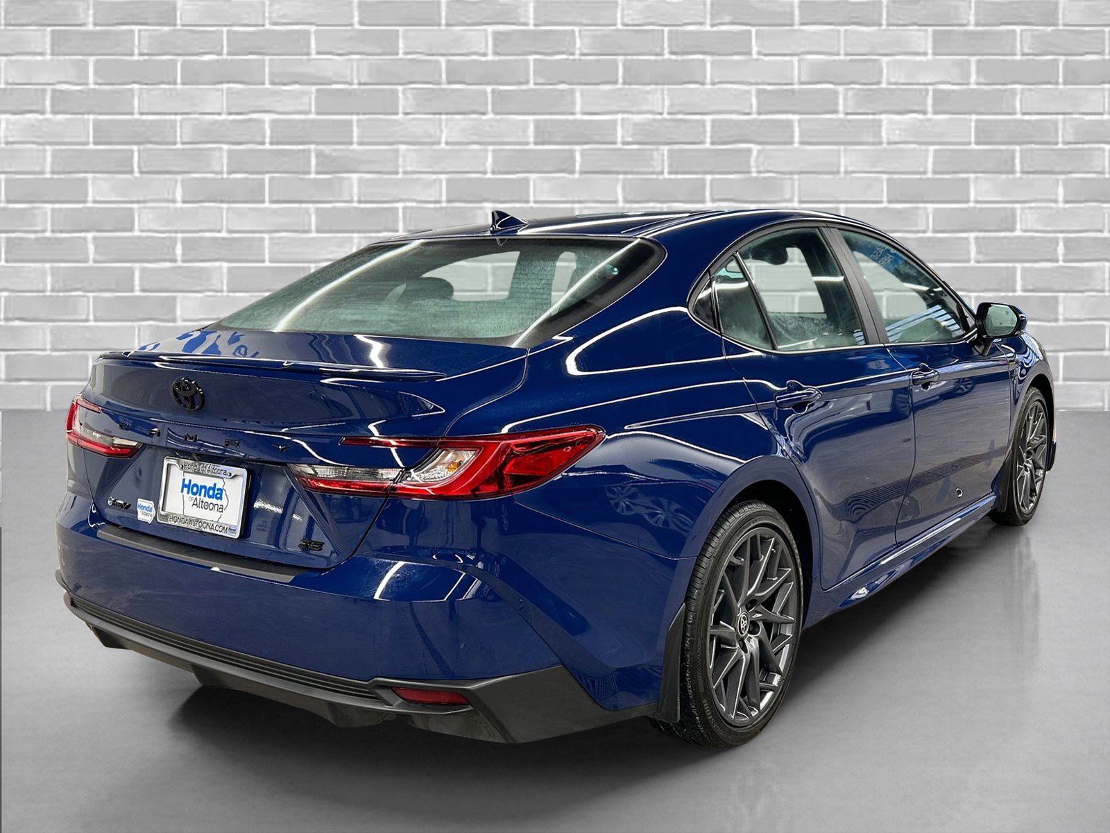 Used 2025 Toyota Camry SE image 5