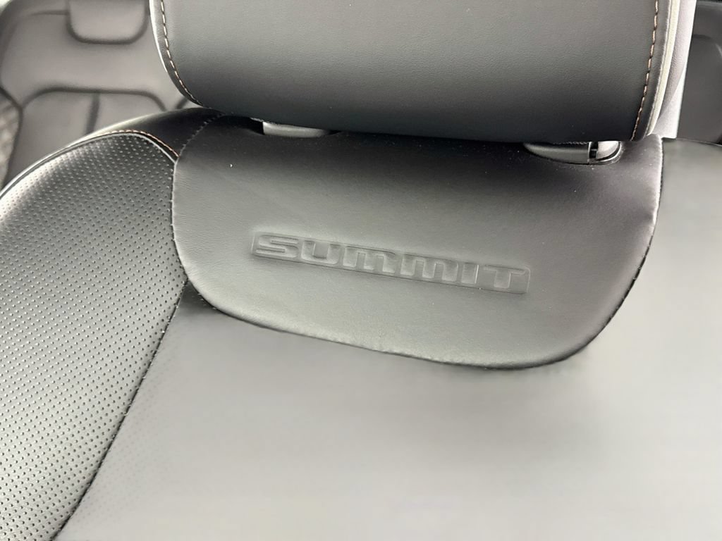 Used 2023 Jeep Grand Cherokee Summit AWD/4WD image 22