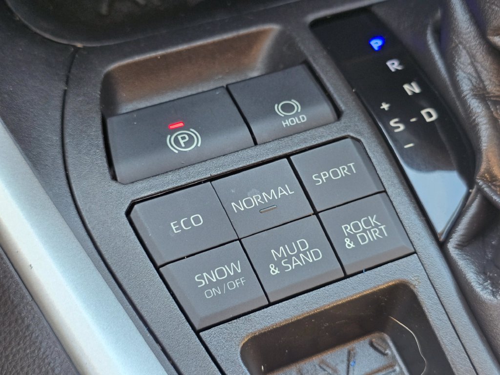 Used 2021 Toyota RAV4 LE AWD/4WD image 27