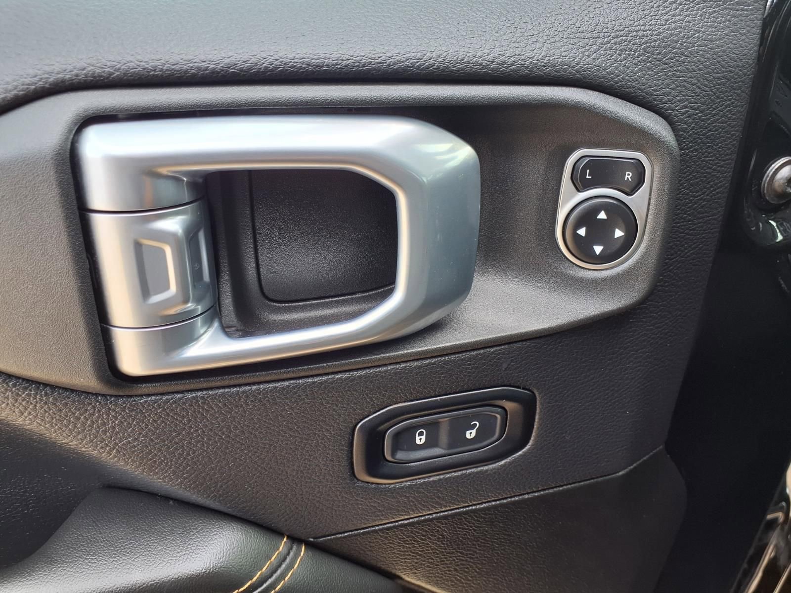 Used 2025 Jeep Wrangler Sahara image 23