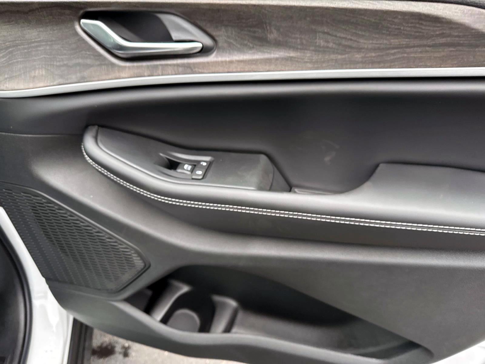 New 2026 Jeep Grand Cherokee Altitude image 12