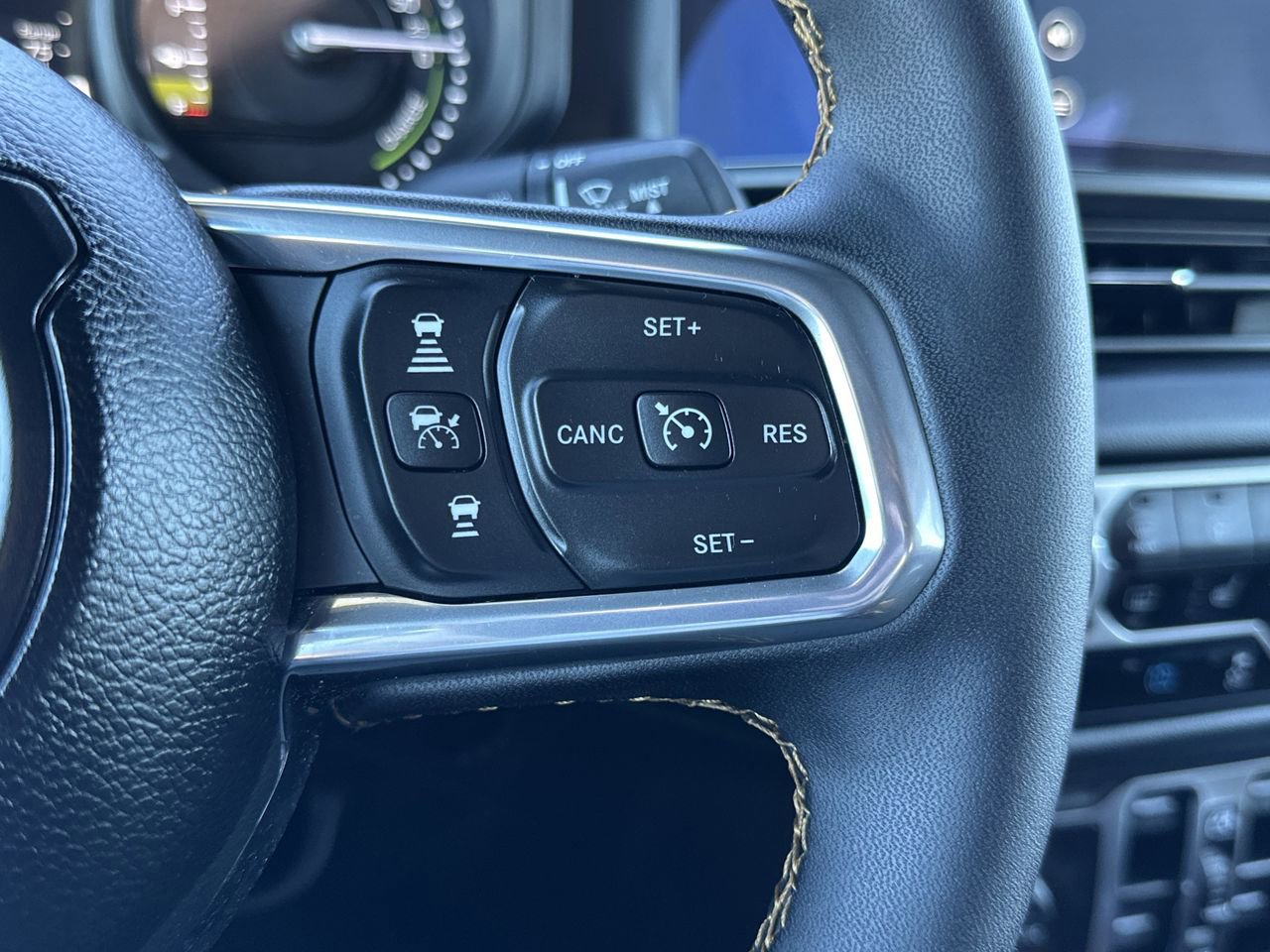 Used 2024 Jeep Wrangler Unlimited Sahara w/ Technology Group image 12